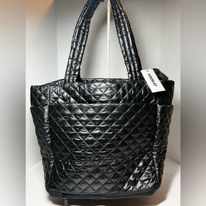 VOORAY Naomi Tote -Lightweight Travel Bag